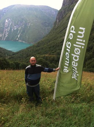 NUNDALEN: Miljøpartiet Dei Grøne reiste til Nundalen for å poengtere sitt syn på saka om kraftutbygginga.