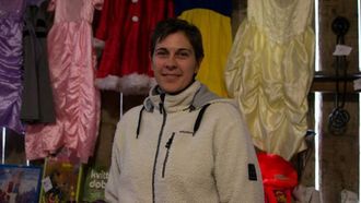 BLI KVITT: Linda Natvik ynskja å bli kvitt ting ho ikkje har bruk for lenger. Difor hadde ho stand på Einemolåven laurdag.