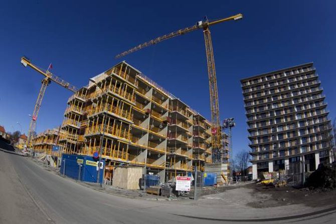 NYE BUSTADAR: Bustadbygging er blant faktorane som påverkar bustadprisane.