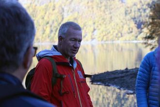 OMSYN: Seksjsonssjef i NVE, Øystein Grundt, seier det er mange omsyn å ta ved slike befaringar.