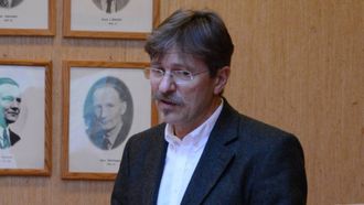 – BUSTADER DET STÅR PÅ: Rådmann Alf Olsen jr. fortel at det blir jobba med å få på plass ein plan for flyktningane.