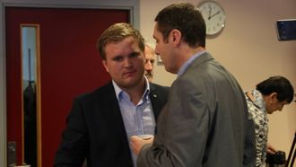 MOTKANDIDAT: Aleksander Øren Heen (Sp) var naturleg motkandidat til ordførarvervet. Her saman med Kurt Jevnaker frå Venstre.