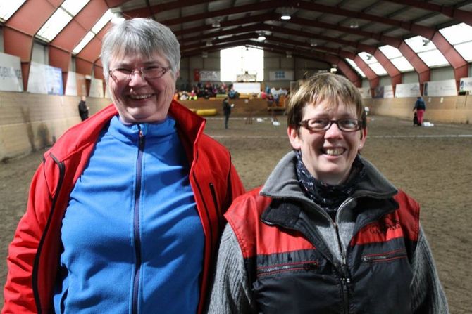 GODE TILBAKEMELDINGAR: Inger Handegård og Laila Røneid er blant pådrivarane i Spanielklubben i Sogn og Fjordane.