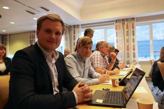 FORSVARTE SEG: Aleksander Øren Heen (Sp) innrømte at dei var i forhandlingar om dette, men etter å ha sett prislappen bestemte dei seg for å vente.