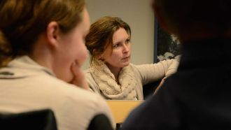 – FINST ALTERNATIV: Annike Vanberg (SV), som har fleire år som tilsett ved Ljøsne skule bak seg, meiner det må gå an å omdisponere skulebygget på Ljøsne i staden for å legge ned eller fullrenovere.