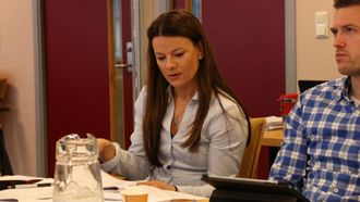 STILTE SPØRSMÅL: Marie-Helene Hollevik Brandsdal (Ap) lurte på om det var grunn til gjera økonomiske endringar mot slutten av året.