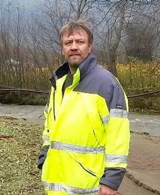 GIR TIPS OG RÅD: Søren Ørbech Mo, ettersøksjegar for Årdal Jeger og Fiskarforening, som samarbeidar om felles ettersøksring for Årdal og Lærdal. Det er kommunane som har ansvar for å følge opp skada vilt. Arkivfoto