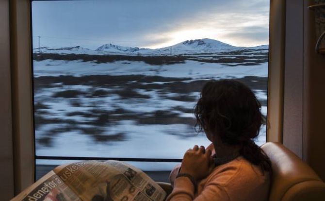 TOG: Med toget får du sett mykje av landskapet. Her frå Dovrefjell med Snøhetta i bakgrunnen.
