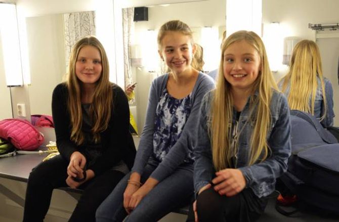 GAV MEIRSMAK: Anniken Tryti Hundshammer (12) (f.v), Anna Jevnaker Asperheim (12) og Maja Stasinska (11) ser fram til fleire konsertar framover.