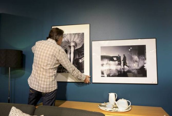 GRUNNLINJE: To fotografi, eitt i høgde- og eitt i breiddeformat, kan med fordel hengjast opp side om side ved å bruka same grunnlinje.