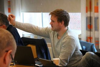 UNGE: Aleksander Øren Heen (Sp) vil spissa satsinga mot unge som vil etablere seg i Årdal.