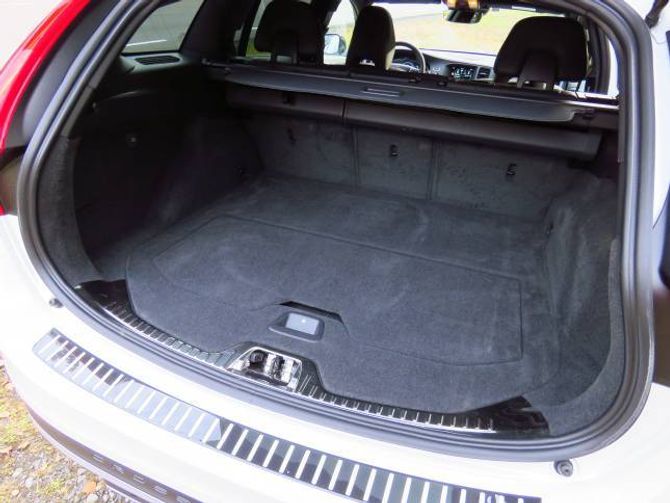 KNAPT: Med eit volum på 430 liter er ikkje bagasjerommet på bilen blant dei største.