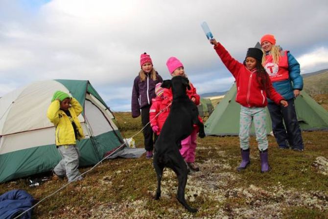 OVERNATTA UTE: Barnas turlag overnatta ute på Aurlandsfjellet.