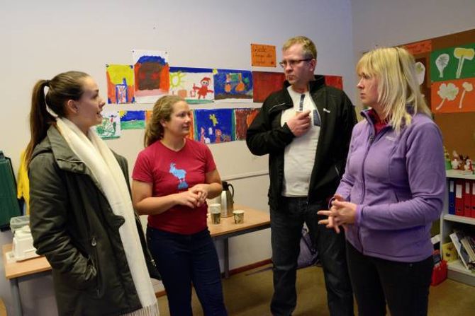 ARGUMENTERTE FOR Å BEHALDA SKULEN: Johanne Gjesdal Mo (Sp) (f.v), Ingrid Hval, FAU, Jens Reidar Ljøsne (Sp) og Elisabeth Rumohr, leiar i FAU.