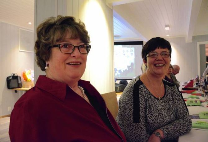 FIN PERIODE: Anny Øvstetun Tungen (f.v) og Astrid Kvam sett pris på det sosiale, i tillegg til det å koma seg ut for å trimma gjennom Årdal Mosjonsskule .