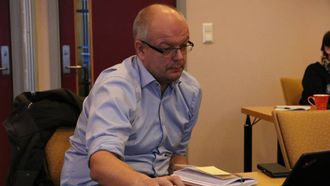 SKEPTISK: Hilmar Høl (Ap) er skeptisk til pengebruken i 2016, og ville heller ha venta med det til 2017 når kommunen mest truleg er ute av Robek.