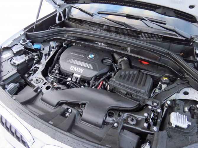 STERK: Den toliters store dieselmotoren er sterk med sine nesten 200 hestekrefter.