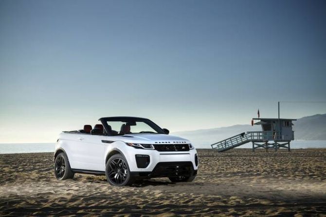OPEN: Høg bakkeklaring og kabriolet er ikkje nokon motsetning, men uvanleg er det. Range Rover opnar ein heilt ny nisje med Evoque Cabriolet.