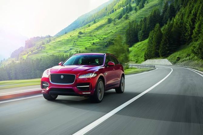 NOBEL: Jaguar F-Pace er ein av fleire nisjemodellar som kjem som SUV. Alfa Romeo og Maserati lanserer også SUV-ar i løpet av året.