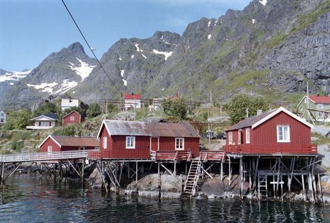 TURISTMÅL: Rorbuene vart bygde som sesongbustad for fiskarar, men er no ofte overnattingsstadar for turistar.