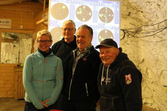 SKYTTARAR: Frå venstre Rigmor Øygarden, Leiv Brun, Ludvig Indrebø og Andreas Veum er alle skyttarar og ein del av dugnadsgjengen til Farnes skyttarlag.