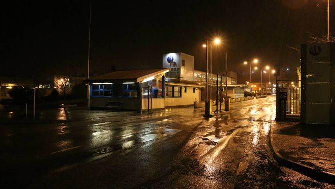 LYS: Ei heil bygd heldt pusten då straumen forsvann fredag ettermiddag og kveld. Dette biletet er tatt like etter at straumen kom tilbake.
