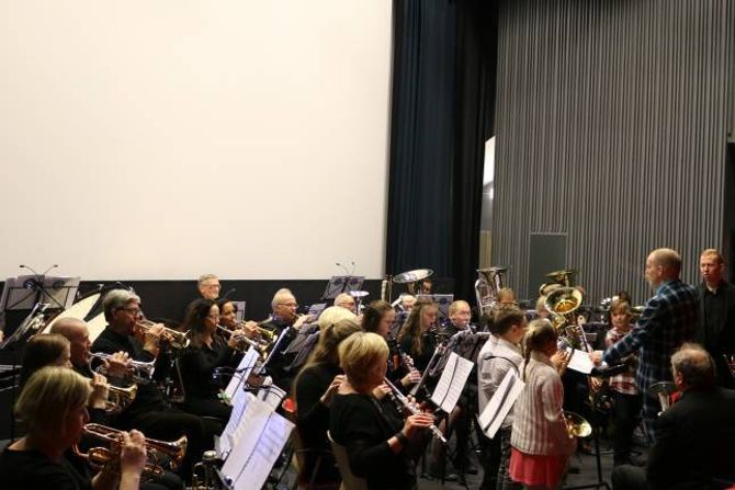 TANGEN SKULEMUSIKK: Flinke aspirantar i Tangen Skulemusikk fekk skryt for sin opptreden.