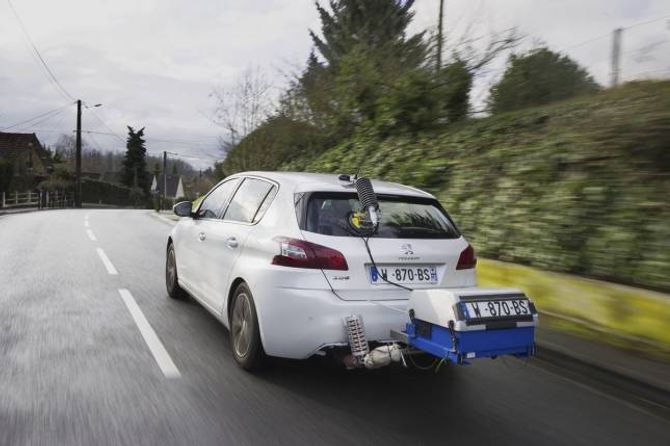 BERBART UTSTYR: Bilane blei utstyrte med målarar som fangar opp kva dei brukar av drivstoff. Førebels har ein ikkje sleppt CO2-tala, men dei er opplagt langt høgare enn dei EU-målingane i dag viser.