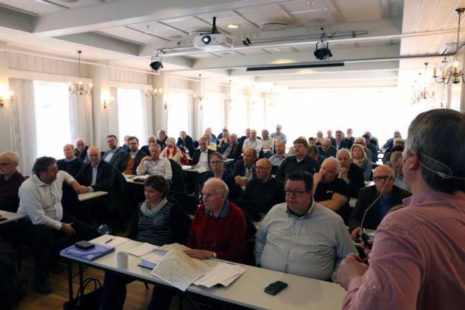 GODT OPPMØTE: Over 50 fagfolk og folkevalde var samla på Flåm på det tredje av fire KVU-møte. Det siste møtet skal vere i juni.