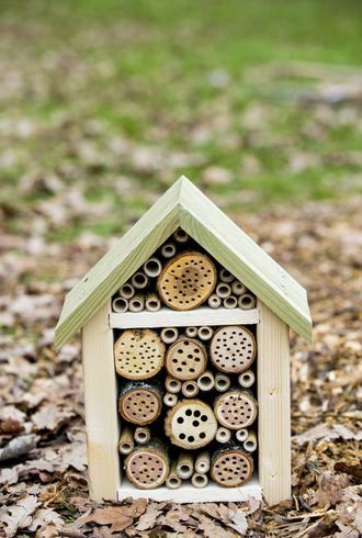 PYNT: Legg du ned litt arbeid, kan insekthotellet bli ganske så dekorativt.