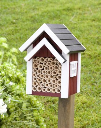 KJØPEHOTELL: Det finst mange ulike insekthotell å få kjøpt, dette er frå Wildlife Garden.