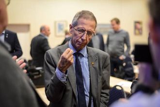 KLAR TALE: Vegdirektør Terje Moe Gustavsen spår hard kamp om vegkronene og oppmodar politikarane i fylket om å samle seg om nokre få viktige prosjekt.