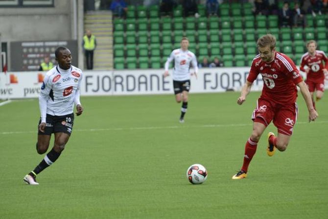I FARTA: Gilbert Koomson skapte trøbbel for Rosenborg gjennom heile kampen.