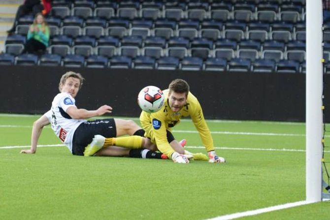NÆRE PÅ: Ole Amund Sveen kom til Sogndals største sjanse då han skaut ballen i stolpen etter 23 minutt av kampen.