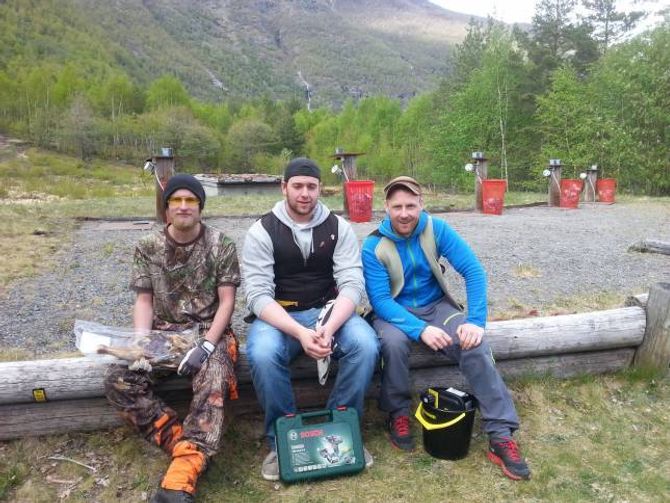 VINNARAR: Julian Moen, Martin Kjosaas Leknes og Eirik Leknes var dei tre som skaut best i duellen.