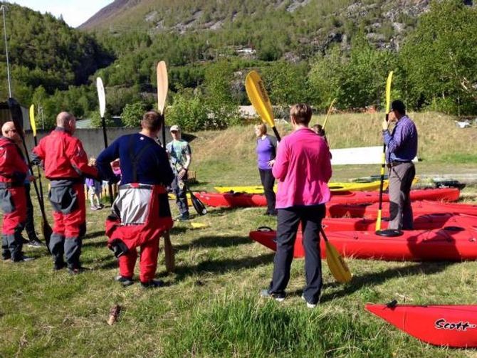 KAJAKK: Bulder&Brak hadde kurs i havkajakk på torsdag. Påmeldingslista var full.