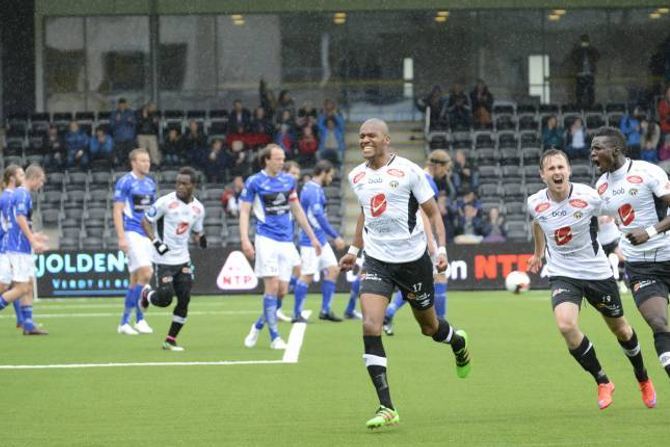 JUBEL: Så glad blir ein midtstoppar når han scorar mål. Men Christophe Psyche var ikkje ferdig for kvelden.