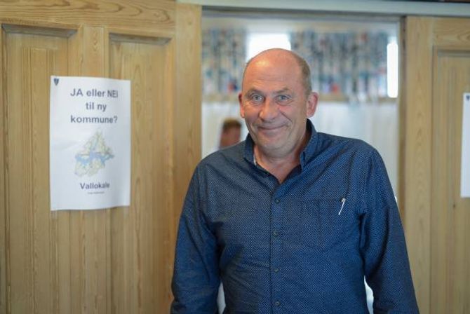 SPENT: Ordførar i Sogndal, Jarle Aarvoll, er spent på utfallet av folkerøystinga.