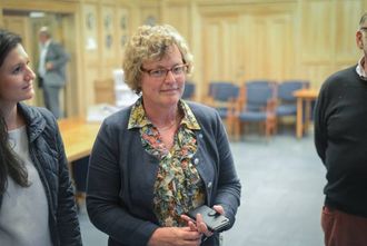 UTAN PARTNAR: Av dei få som stemte i Sogndal er eit fleirtal for kommunesamanslåing. Varaordførar Laura Kvamme registrerer at kjenslene i nabokommunane ikkje er gjensidige.