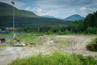 SYKKELBANE: Her er det planar om ei sykkelbane, eller ei såkalla pumptrack, der du brukar diverse hopp og humpar til å «pumpe» opp farten, utan at du treng å trakke på pedalane.