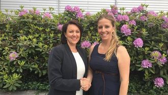 Inger Sethov, Hydro Communication & Public Affairs, og Nina Jensen, WWF-Norge generalsekretær.