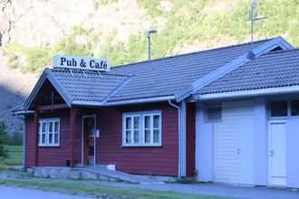Driftar: Det er kafédelen på Postaabneriet Pub & Café som skal flyttast og få nytt konsept. Pubdelen blir verande i dette bygget.