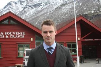 GREIP INN: Hamnevesenet i Aurland har grepe inn i saka og bestemt at The Fjords skal få liggje til kai frå 19.30 over natta.