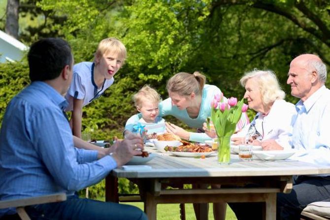 FINN BALANSEN: Å dele ferien med storfamilien kan vere triveleg, men det er ikkje alltid like lett å komme overeins.