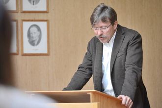 MINUS: Rådmann Alf Olsen Jr. hadde få positive tal å komme med då han la fram den økonomiske situasjonen i kommunen for politikarane.