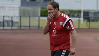 BETENKT: Trenar Ivan Øy måtte nok ein gong konstantere at sigeren glapp på overtid.