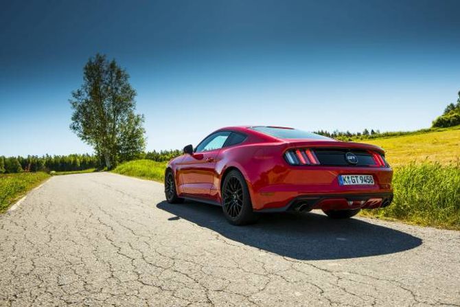 GT: Utgåva med V8-ar heiter GT.