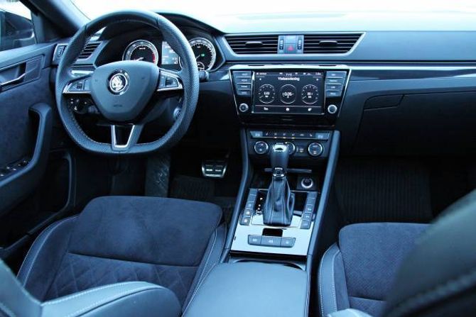 FINT: Interiøret er funksjonelt, med ein logikk som er gjennomgåande i alle modellane til Volkswagen-konsernet.