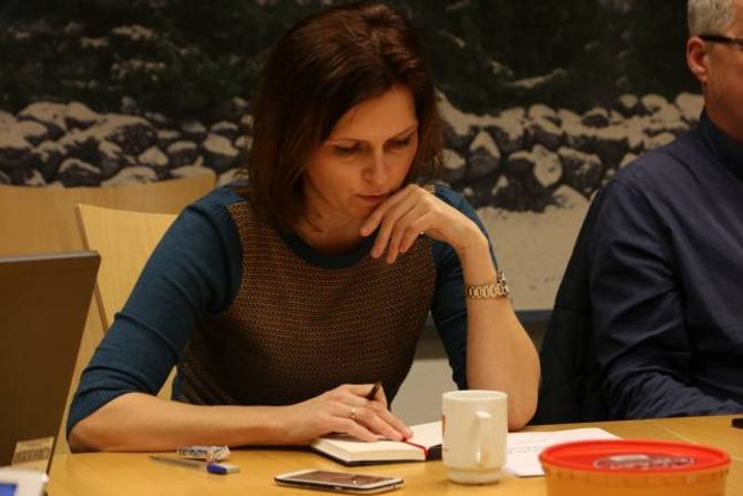 FRYKTKULTUR: Annike Vanberg (SV) har uttalt at det er ein fryktkultur i politikken i Lærdal, men representantar frå andre parti kjende seg ikkje att.