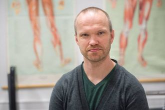 TRENG MEIR KUNNSKAP: Vidar Andersen ved Høgskulen på Vestlandet trur personlege trenarar vil spele ei stadig større rolle for folk flest. Difor er det viktig å løfte utdanningsnivået i bransjen.